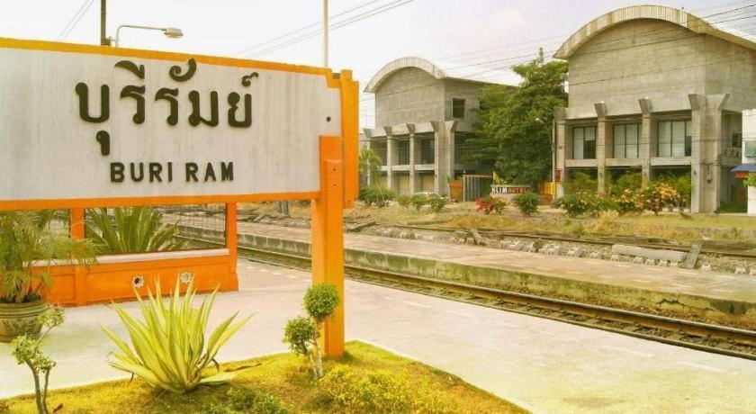 Klim Hotel Buriram Bagian luar foto
