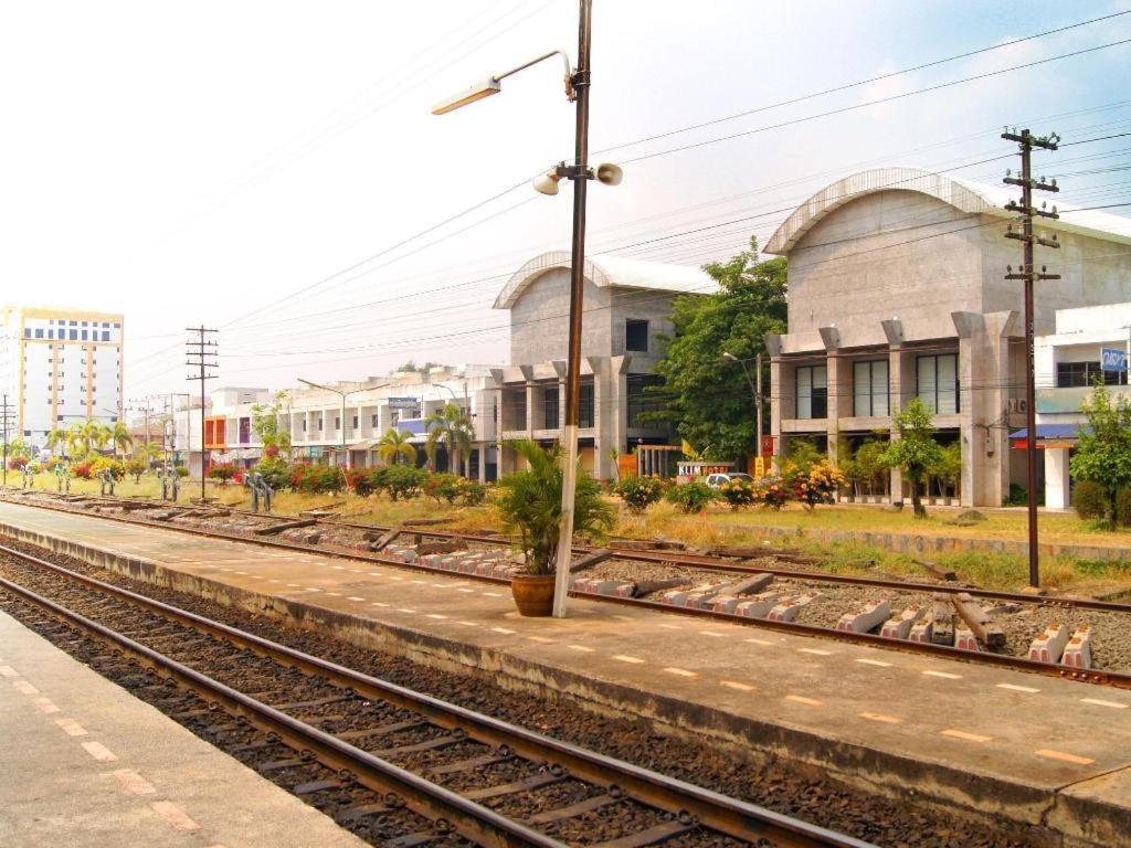 Klim Hotel Buriram Bagian luar foto