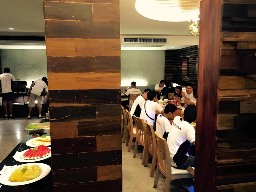 Klim Hotel Buriram Bagian luar foto